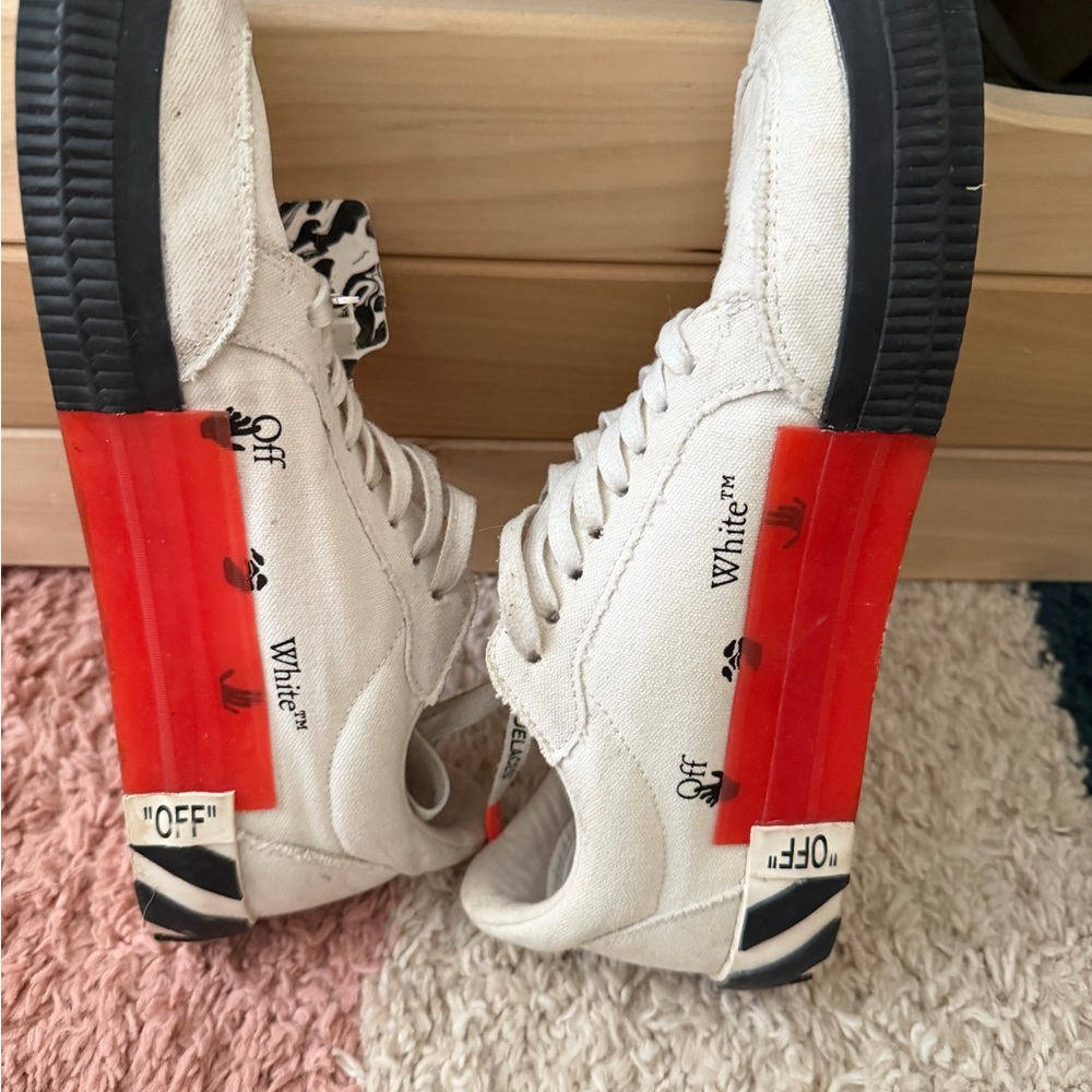 Off-White Vulcanized Low - Picture 4 of 4